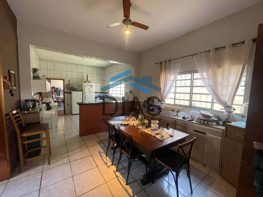 Casa com 2 quartos à venda, 194m2 em Jardim Residencial Lupo II, Araraquara - SP - imagem 4 Foto 4 de Casa com 2 quartos à venda, 194m2 em Jardim Residencial Lupo II, Araraquara - SP