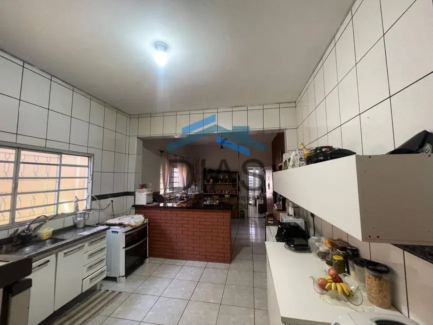 Casa com 2 quartos à venda, 194m2 em Jardim Residencial Lupo II, Araraquara - SP - imagem 5 Foto 5 de Casa com 2 quartos à venda, 194m2 em Jardim Residencial Lupo II, Araraquara - SP