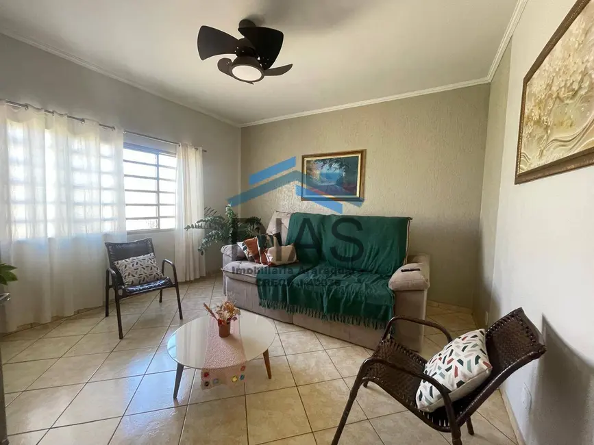 Casa com 3 quartos à venda, 194m2 em Jardim Residencial Lupo II, Araraquara - SP - imagem 4 Foto 4 de Casa com 3 quartos à venda, 194m2 em Jardim Residencial Lupo II, Araraquara - SP