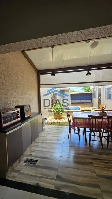 Casa com 3 quartos à venda, 200m2 em Jardim Marialice, Araraquara - SP - imagem 5 Foto 5 de Casa com 3 quartos à venda, 200m2 em Jardim Marialice, Araraquara - SP