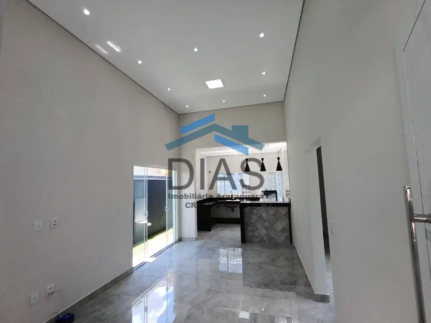 Casa com 3 quartos à venda, 200m2 em Jardim Marialice, Araraquara - SP - imagem 2 Foto 2 de Casa com 3 quartos à venda, 200m2 em Jardim Marialice, Araraquara - SP