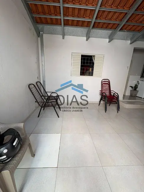 Foto 2 de Casa com 4 quartos à venda, 200m2 em Parque Residencial Laura Molina, Araraquara - SP