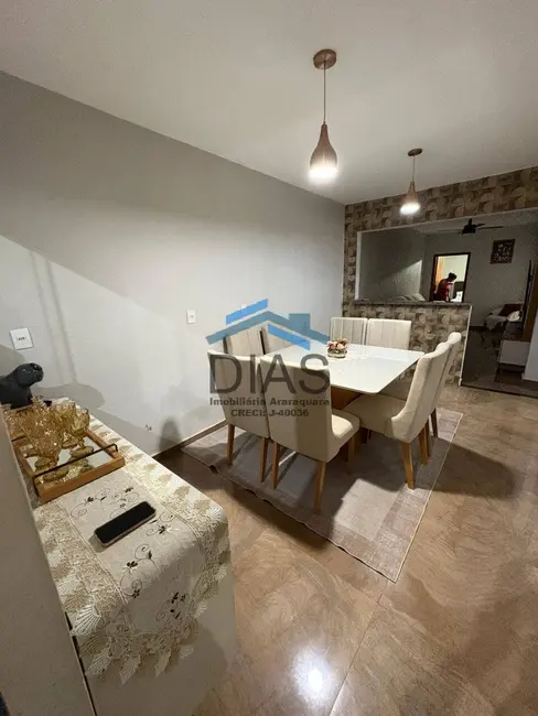 Foto 7 de Casa com 4 quartos à venda, 200m2 em Parque Residencial Laura Molina, Araraquara - SP