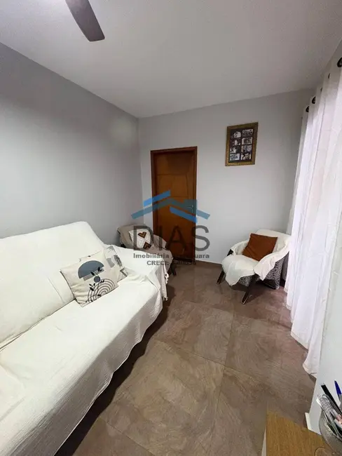Foto 5 de Casa com 4 quartos à venda, 200m2 em Parque Residencial Laura Molina, Araraquara - SP