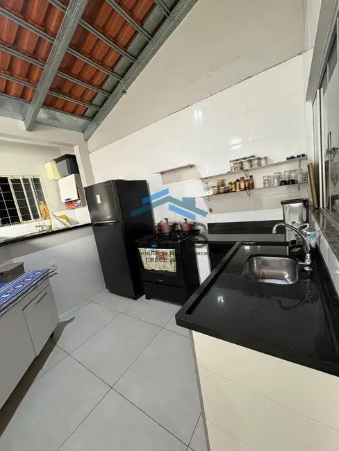 Foto 3 de Casa com 4 quartos à venda, 200m2 em Parque Residencial Laura Molina, Araraquara - SP
