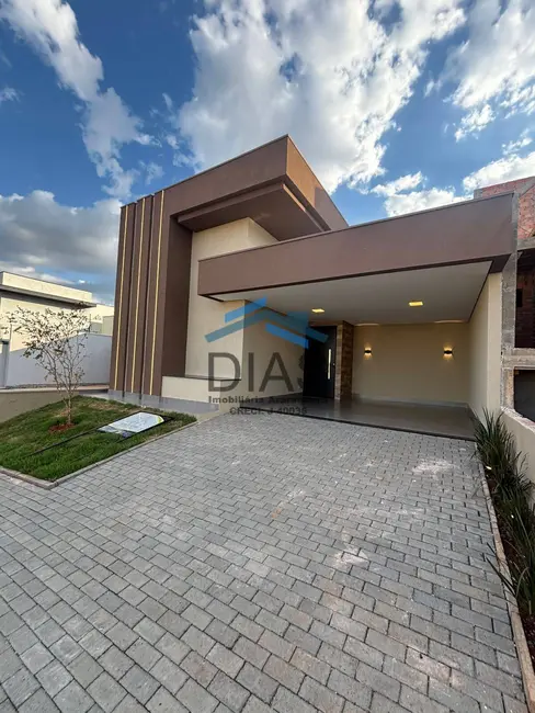 Casa com 3 quartos à venda, 250m2 em Araraquara - SP - imagem 1 Foto 1 de Casa com 3 quartos à venda, 250m2 em Araraquara - SP