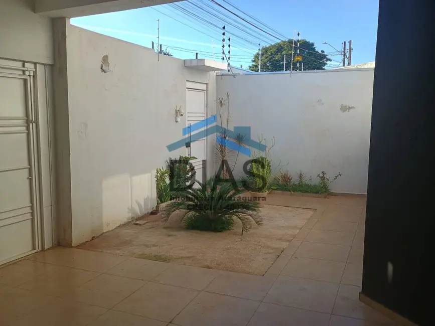 Casa com 3 quartos à venda, 170m2 em Jardim São Francisco, Araraquara - SP - imagem 3 Foto 3 de Casa com 3 quartos à venda, 170m2 em Jardim São Francisco, Araraquara - SP