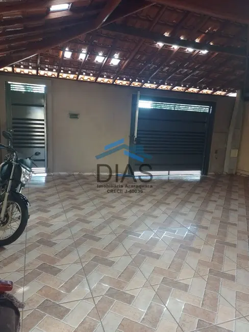 Foto 2 de Casa com 2 quartos à venda, 200m2 em Parque Residencial Laura Molina, Araraquara - SP