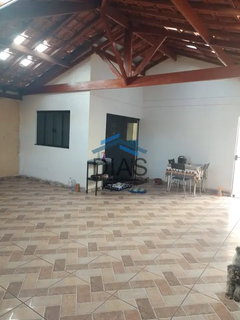Foto 1 de Casa com 2 quartos à venda, 200m2 em Parque Residencial Laura Molina, Araraquara - SP