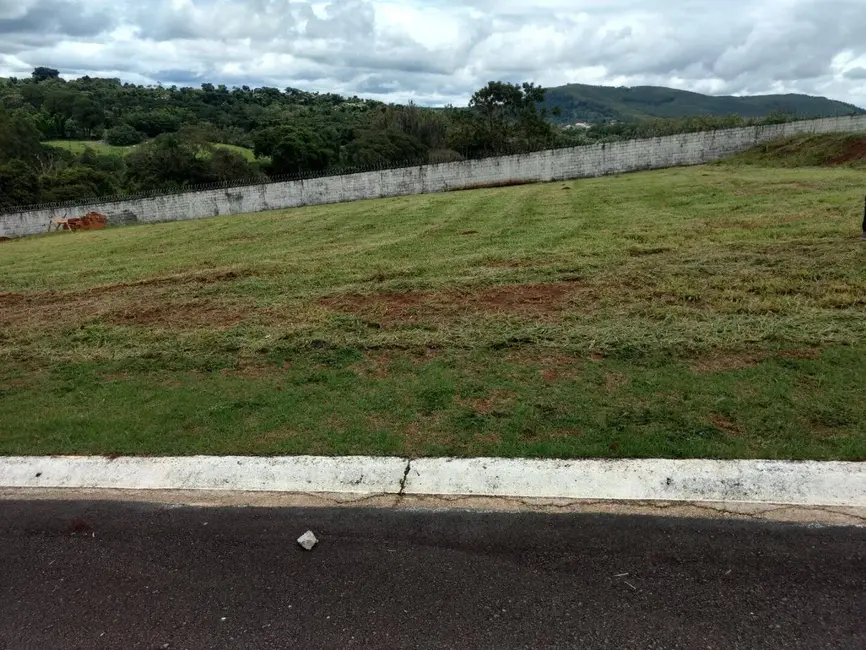 Foto 1 de Terreno / Lote à venda, 683m2 em Curitibanos, Braganca Paulista - SP