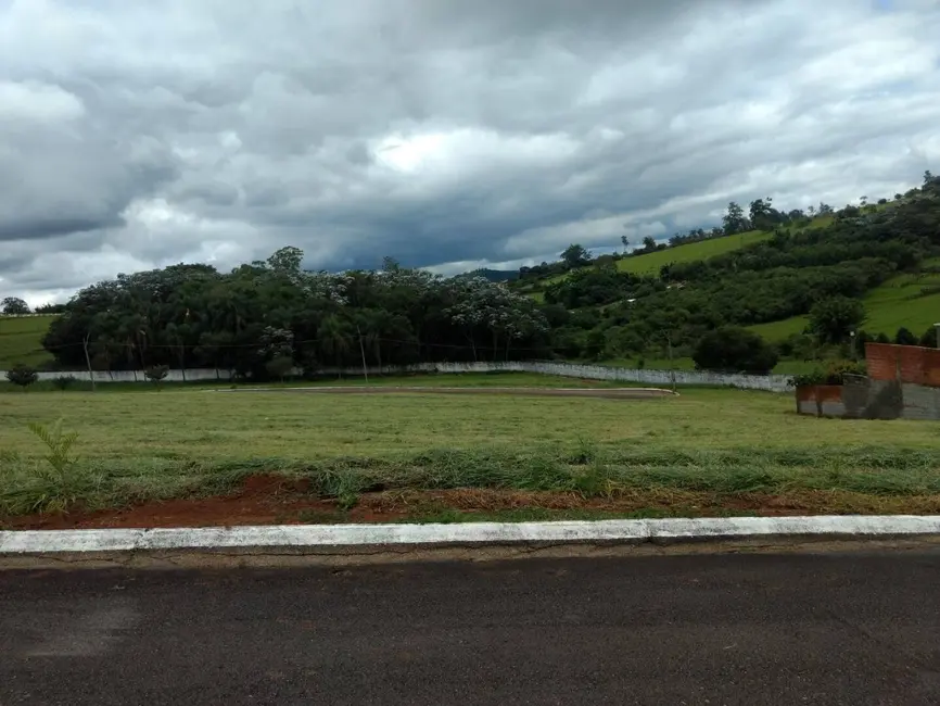 Foto 1 de Terreno / Lote à venda, 600m2 em Curitibanos, Braganca Paulista - SP