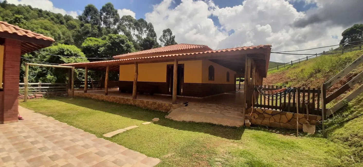 Foto 3 de Chácara com 3 quartos à venda, 190m2 em Toledo - MG