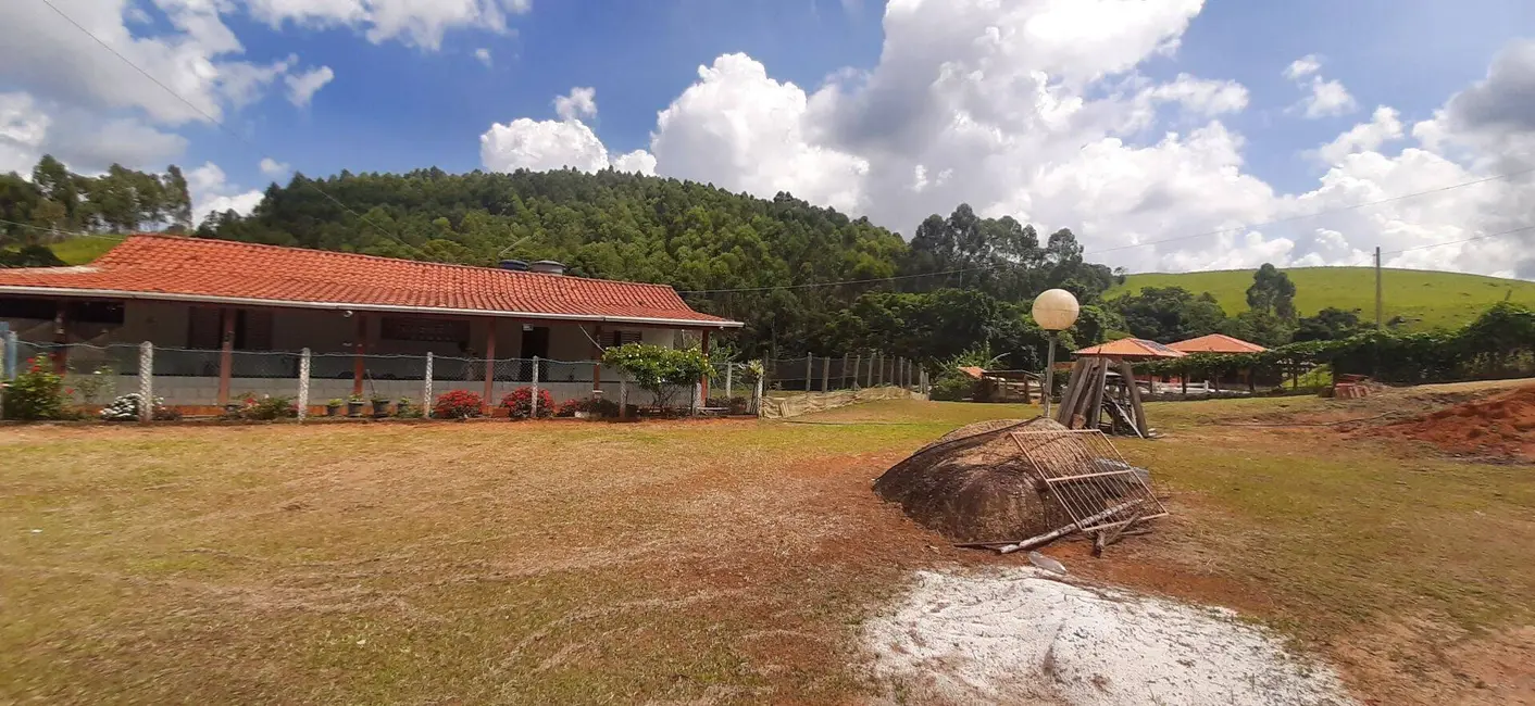 Foto 2 de Chácara com 2 quartos à venda, 200m2 em Toledo - MG
