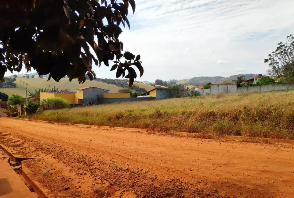 Foto 1 de Terreno / Lote à venda, 3000m2 em Tuiuti - SP