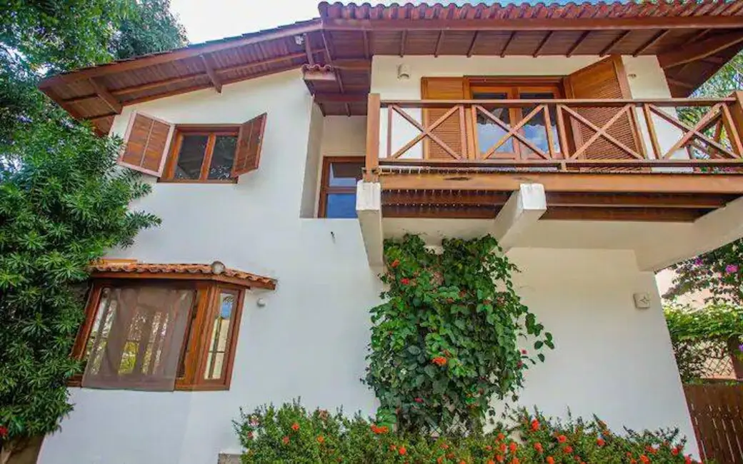 Sobrado com 4 quartos à venda, 216m2 em Ilhabela - SP - imagem 3 Foto 3 de Sobrado com 4 quartos à venda, 216m2 em Ilhabela - SP