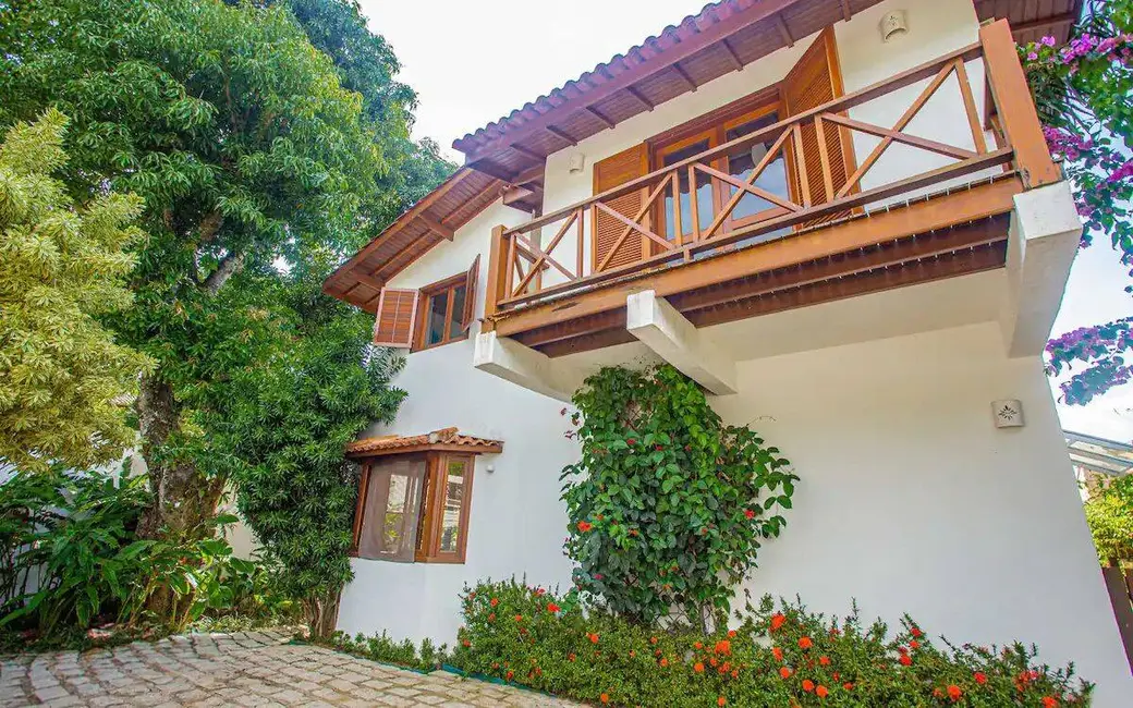 Sobrado com 4 quartos à venda, 216m2 em Ilhabela - SP - imagem 4 Foto 4 de Sobrado com 4 quartos à venda, 216m2 em Ilhabela - SP