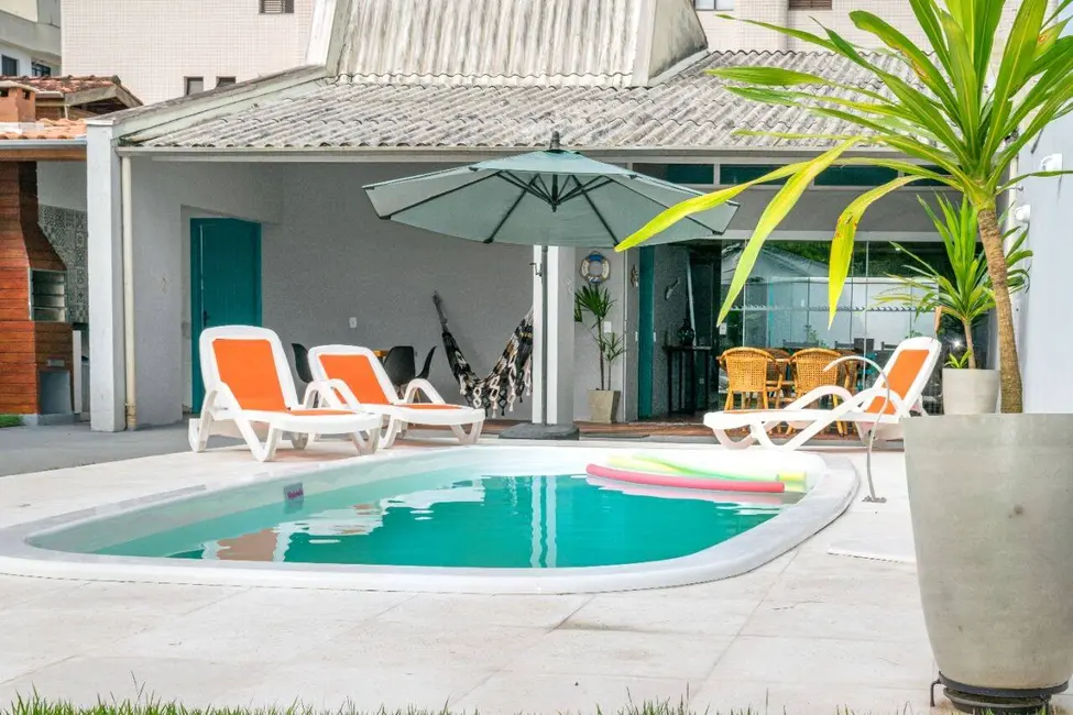 Foto 1 de Casa com 3 quartos à venda, 210m2 em Ubatuba - SP