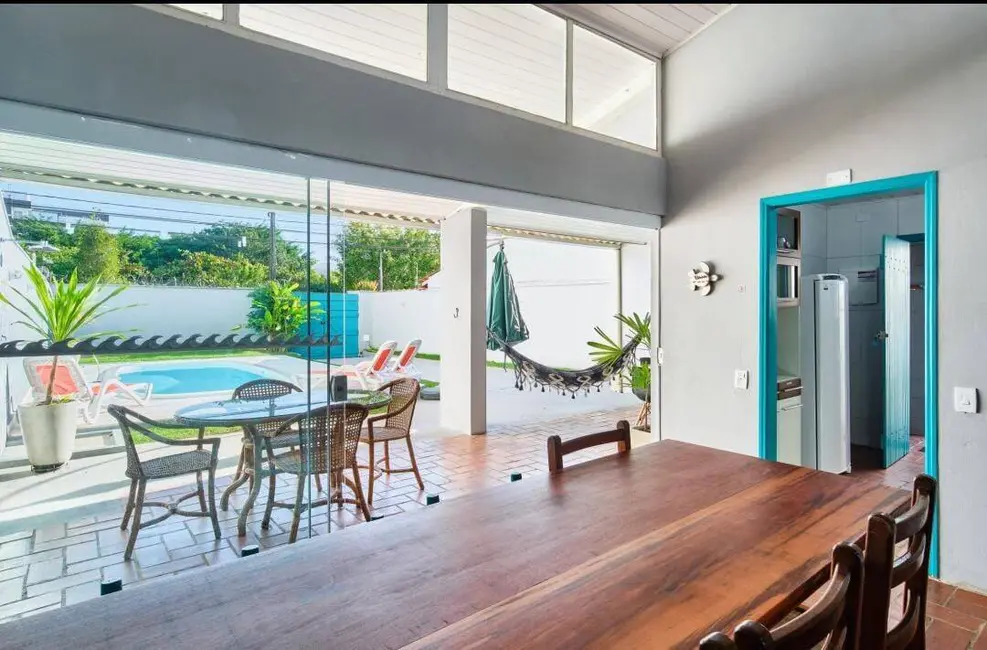 Foto 2 de Casa com 3 quartos à venda, 210m2 em Ubatuba - SP