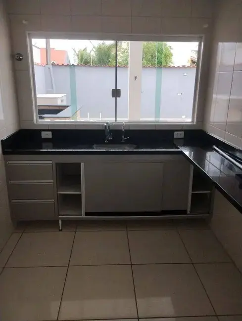 Foto 3 de Casa com 3 quartos à venda, 140m2 em Centro, Peruibe - SP