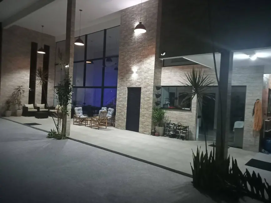 Foto 3 de Sobrado com 4 quartos à venda, 360m2 em Ubatuba - SP