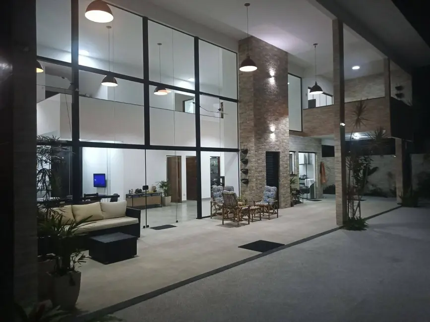 Foto 4 de Sobrado com 4 quartos à venda, 360m2 em Ubatuba - SP