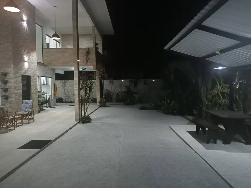 Foto 7 de Sobrado com 4 quartos à venda, 360m2 em Ubatuba - SP