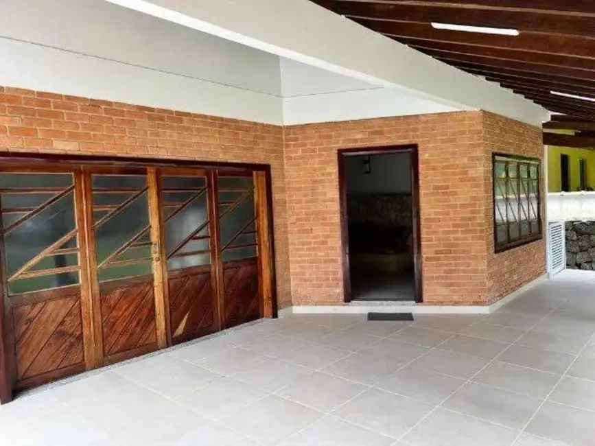 Foto 2 de Casa com 5 quartos à venda, 256m2 em Massaguaçu, Caraguatatuba - SP