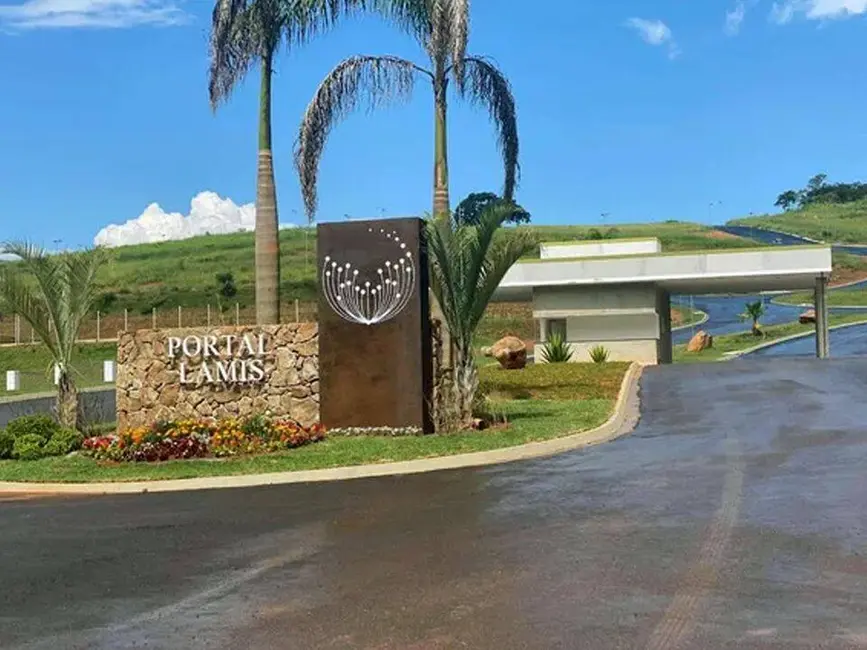 Foto 1 de Terreno / Lote à venda, 300m2 em Laranja Azeda, Atibaia - SP