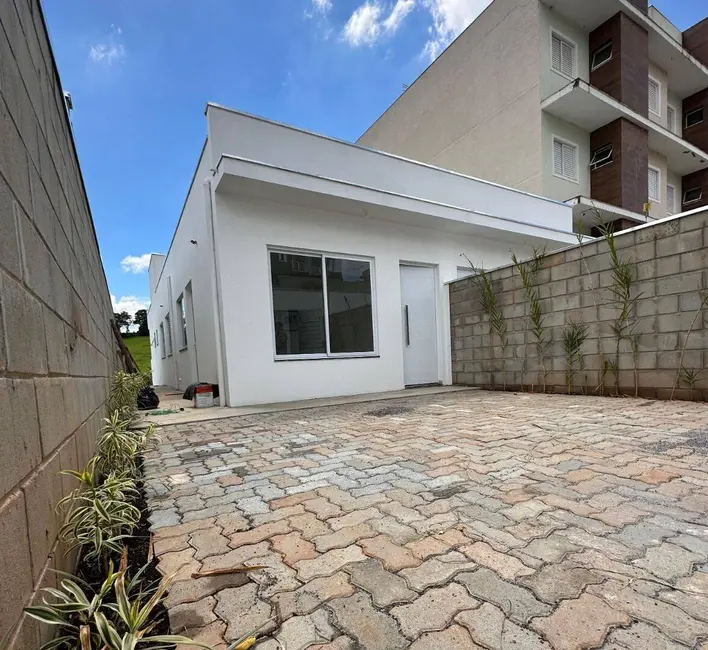 Casa com 3 quartos à venda, 90m2 em Extrema - MG - imagem 2 Foto 2 de Casa com 3 quartos à venda, 90m2 em Extrema - MG