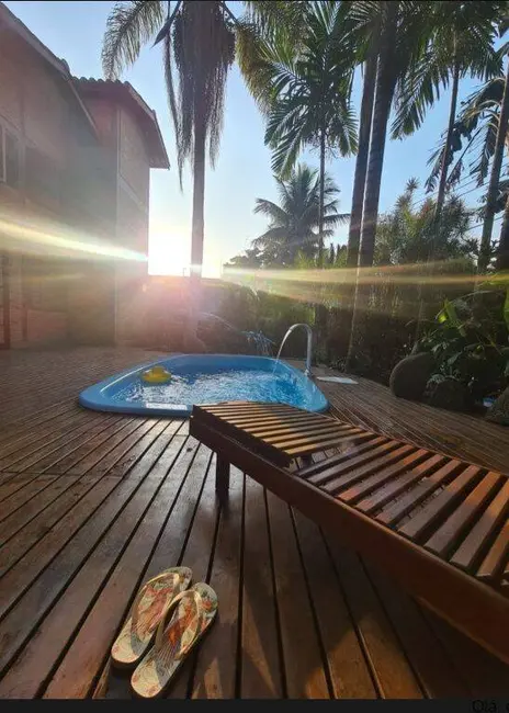 Foto 3 de Sobrado com 3 quartos à venda, 156m2 em Ubatuba - SP