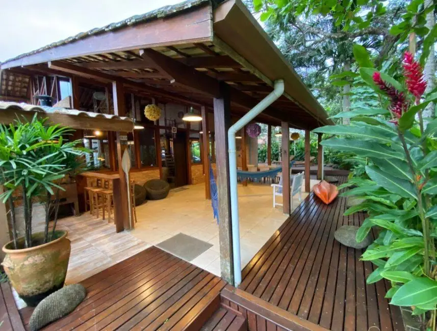 Foto 2 de Sobrado com 3 quartos à venda, 156m2 em Ubatuba - SP