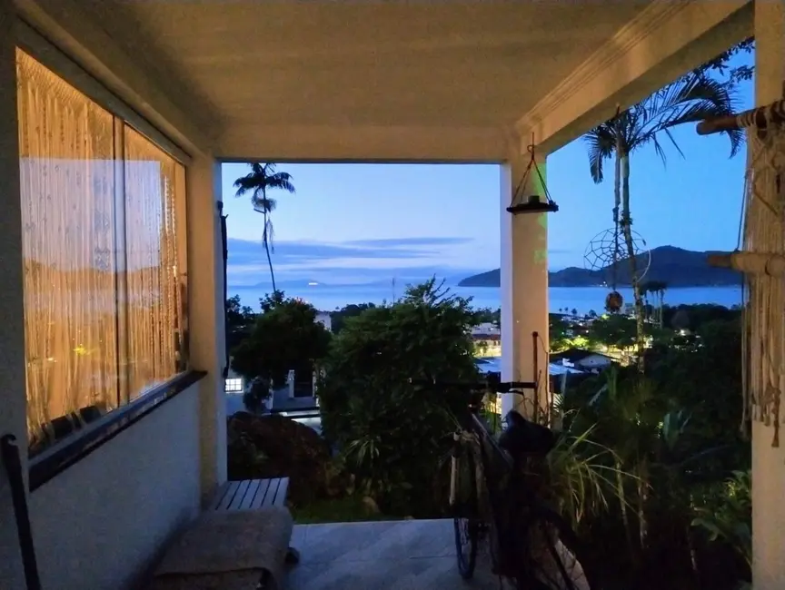 Foto 1 de Casa com 4 quartos à venda, 180m2 em Ubatuba - SP