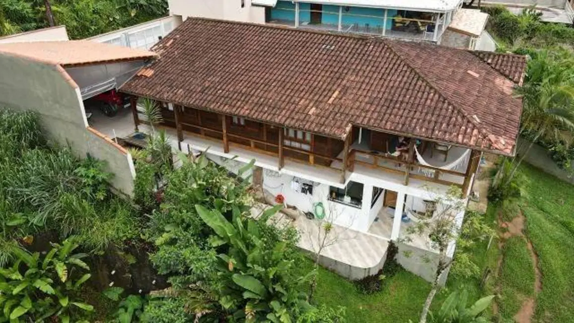Foto 3 de Casa com 4 quartos à venda, 180m2 em Ubatuba - SP
