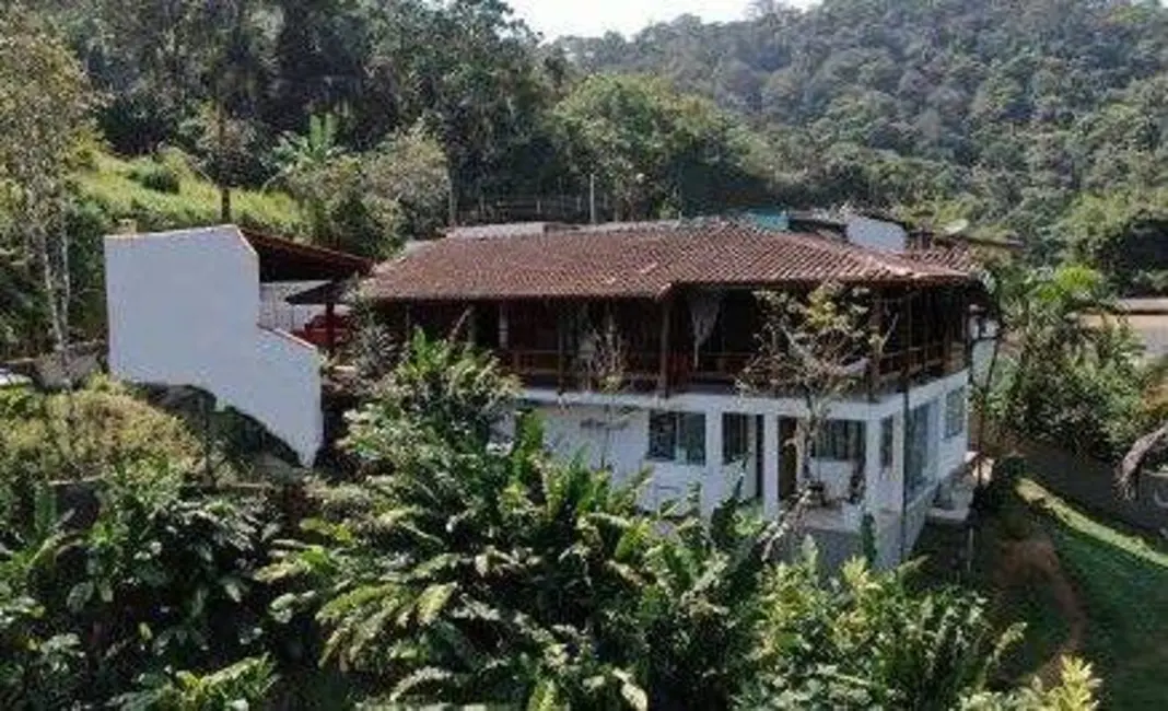 Foto 2 de Casa com 4 quartos à venda, 180m2 em Ubatuba - SP
