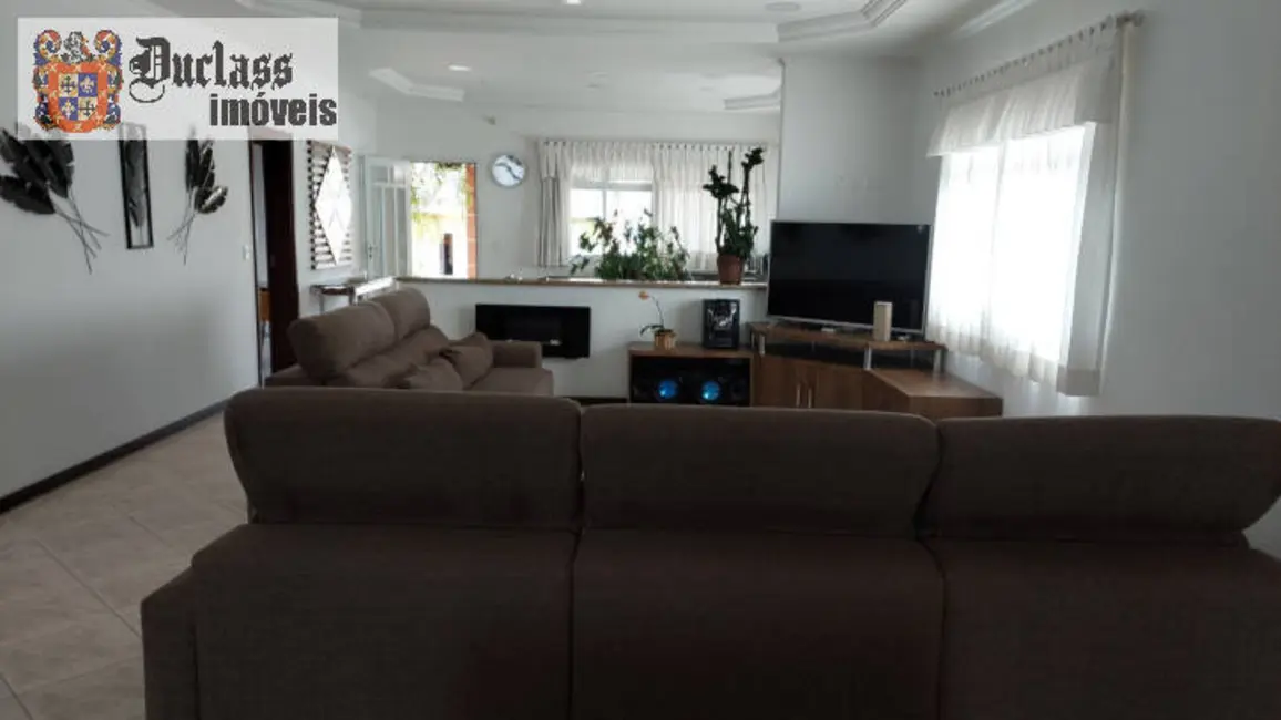 Foto 3 de Sobrado com 6 quartos para alugar, 420m2 em Atibaia - SP