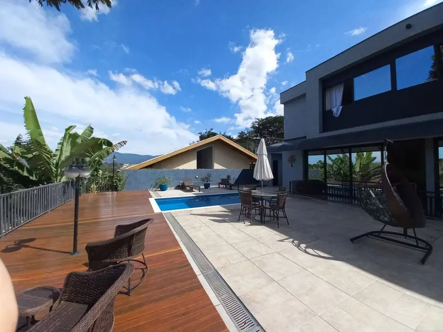 Sobrado com 4 quartos à venda, 320m2 em Bom Jesus Dos Perdoes - SP - imagem 5 Foto 5 de Sobrado com 4 quartos à venda, 320m2 em Bom Jesus Dos Perdoes - SP