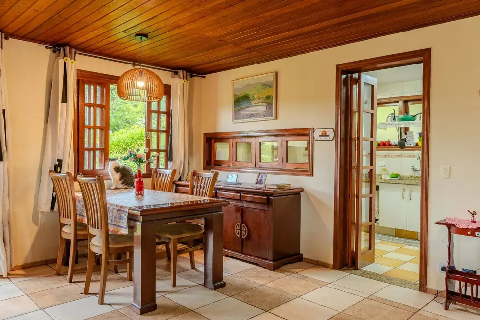 Foto 5 de Chácara com 4 quartos à venda, 200m2 em Campos Do Jordao - SP