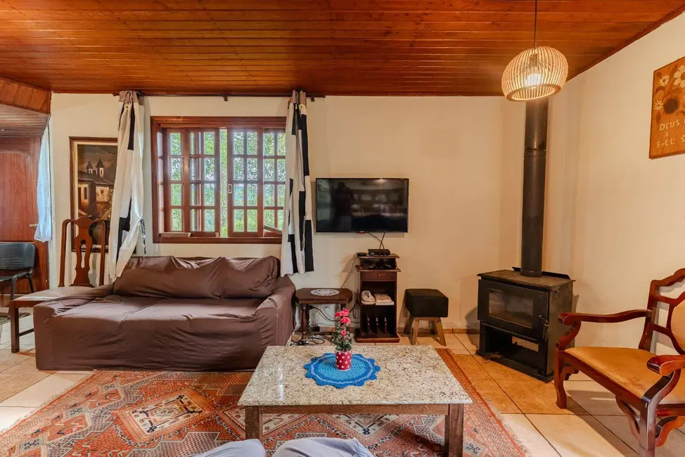 Foto 3 de Chácara com 4 quartos à venda, 200m2 em Campos Do Jordao - SP