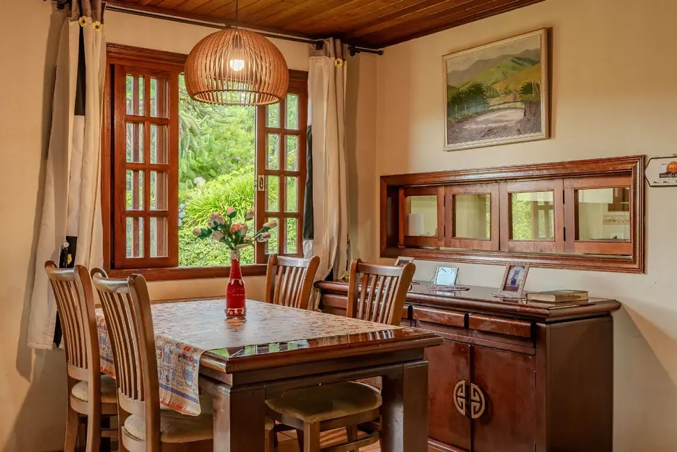 Foto 2 de Chácara com 4 quartos à venda, 200m2 em Campos Do Jordao - SP