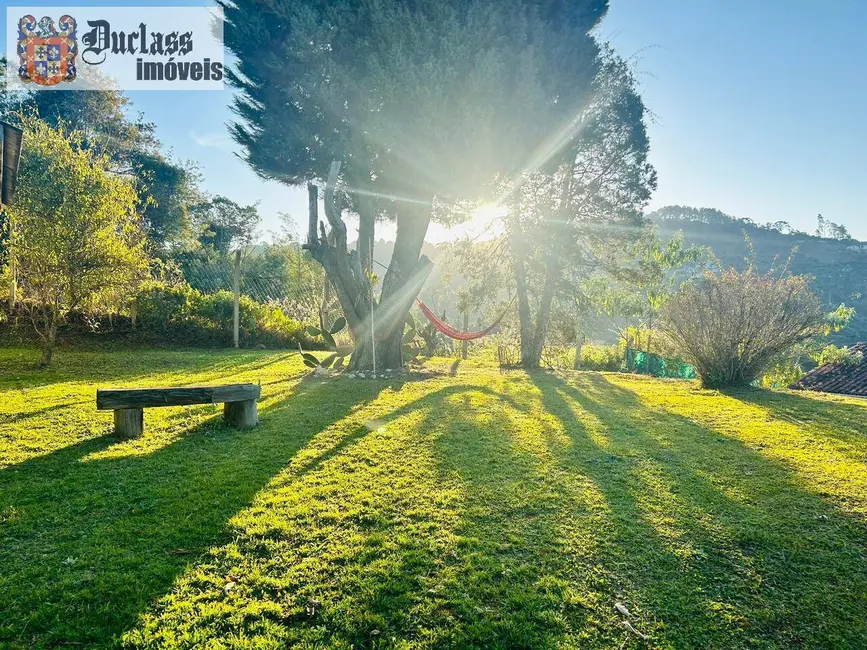 Chácara com 5 quartos à venda, 305m2 em Campos Do Jordao - SP - imagem 5 Foto 5 de Chácara com 5 quartos à venda, 305m2 em Campos Do Jordao - SP
