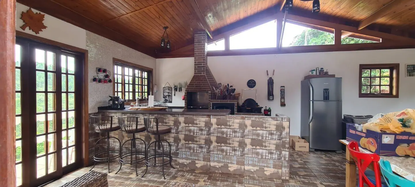 Foto 8 de Chácara com 4 quartos à venda, 230m2 em Campos Do Jordao - SP