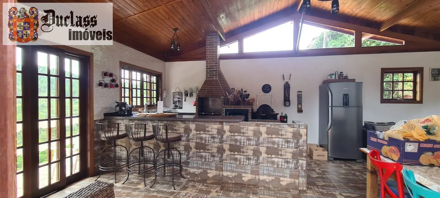 Chácara com 4 quartos à venda, 1000m2 em Campos Do Jordao - SP - imagem 8 Foto 8 de Chácara com 4 quartos à venda, 1000m2 em Campos Do Jordao - SP