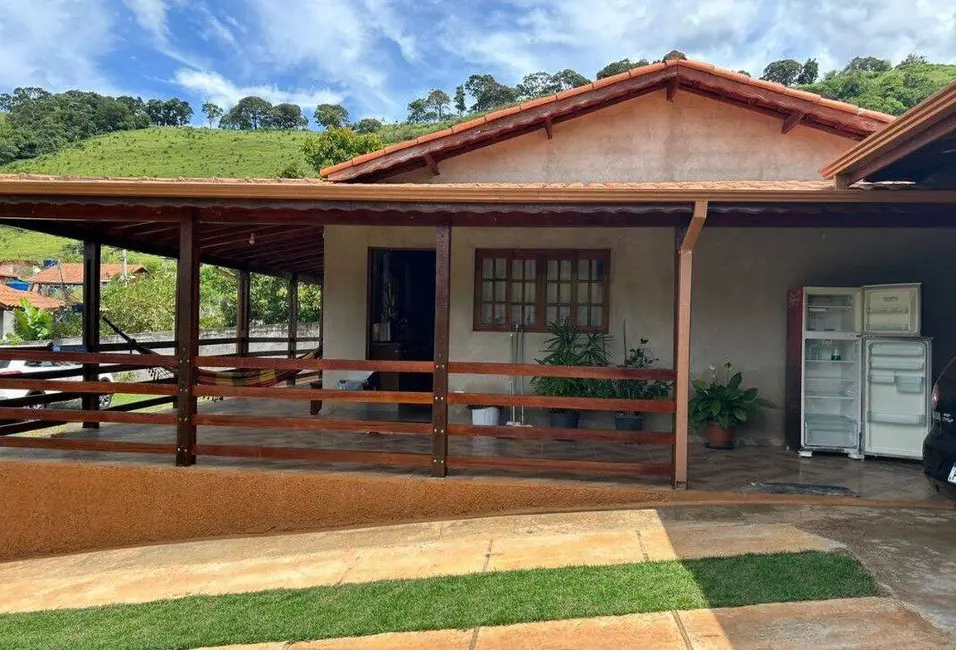 Foto 2 de Chácara com 3 quartos à venda, 230m2 em Camanducaia - MG