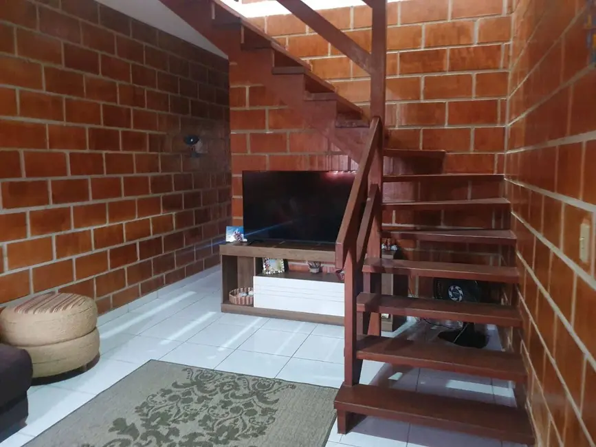 Foto 2 de Sobrado com 2 quartos à venda, 70m2 em Pontal de Santa Marina, Caraguatatuba - SP