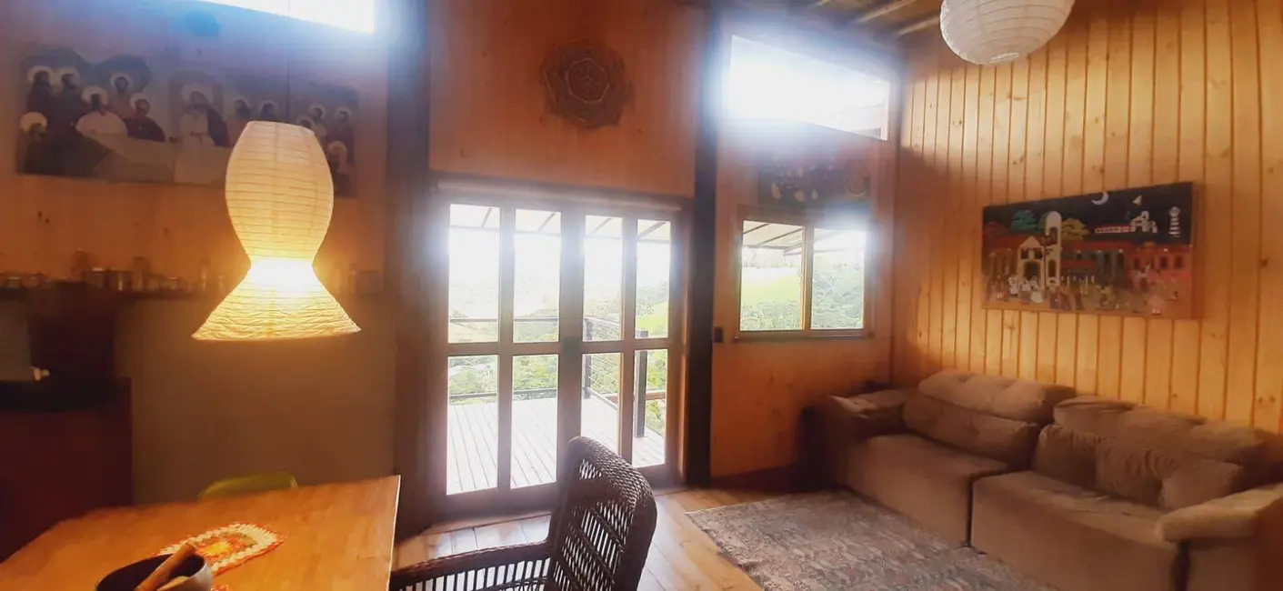 Foto 6 de Chácara com 4 quartos à venda, 122m2 em Camanducaia - MG