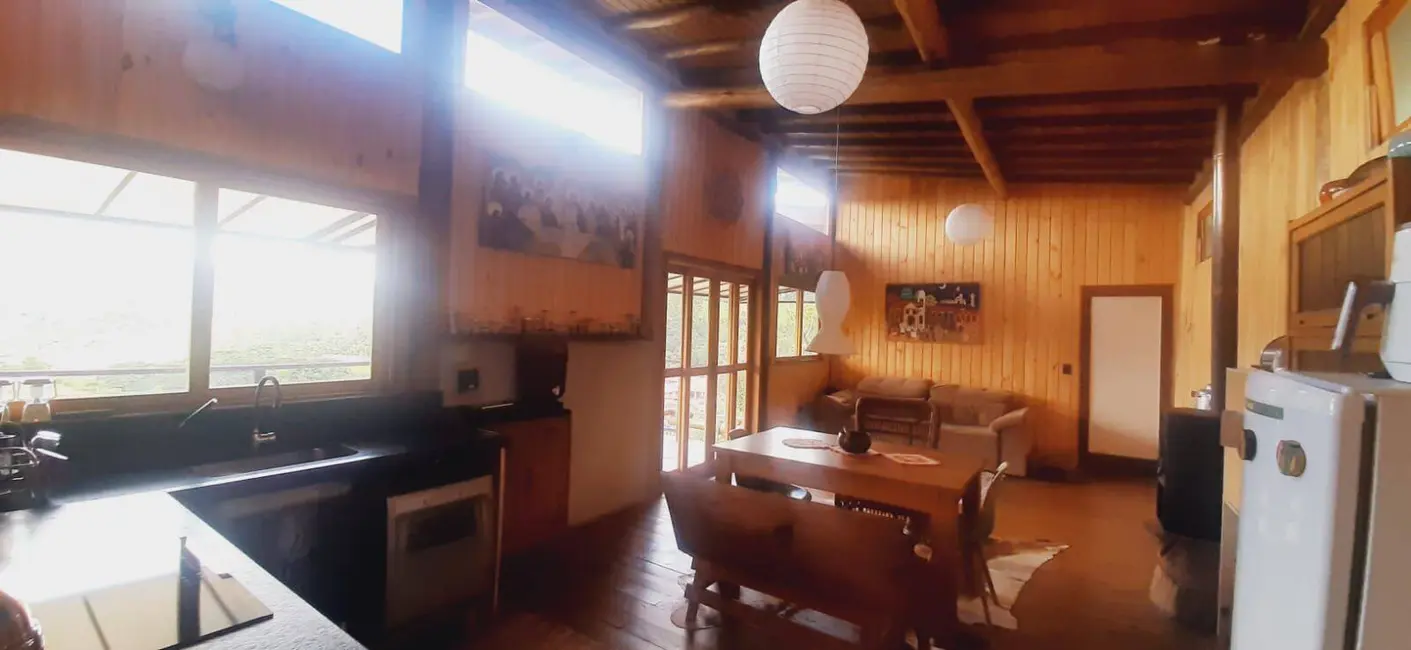 Foto 3 de Chácara com 4 quartos à venda, 122m2 em Camanducaia - MG