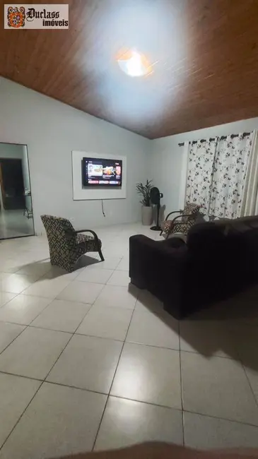 Chácara com 3 quartos à venda, 200m2 em Itapeva - MG - imagem 8 Foto 8 de Chácara com 3 quartos à venda, 200m2 em Itapeva - MG