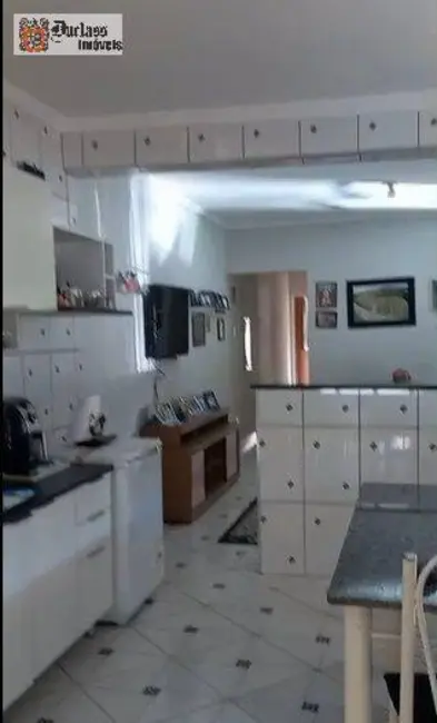 Casa com 4 quartos à venda, 240m2 em Pedra Bela - SP - imagem 8 Foto 8 de Casa com 4 quartos à venda, 240m2 em Pedra Bela - SP
