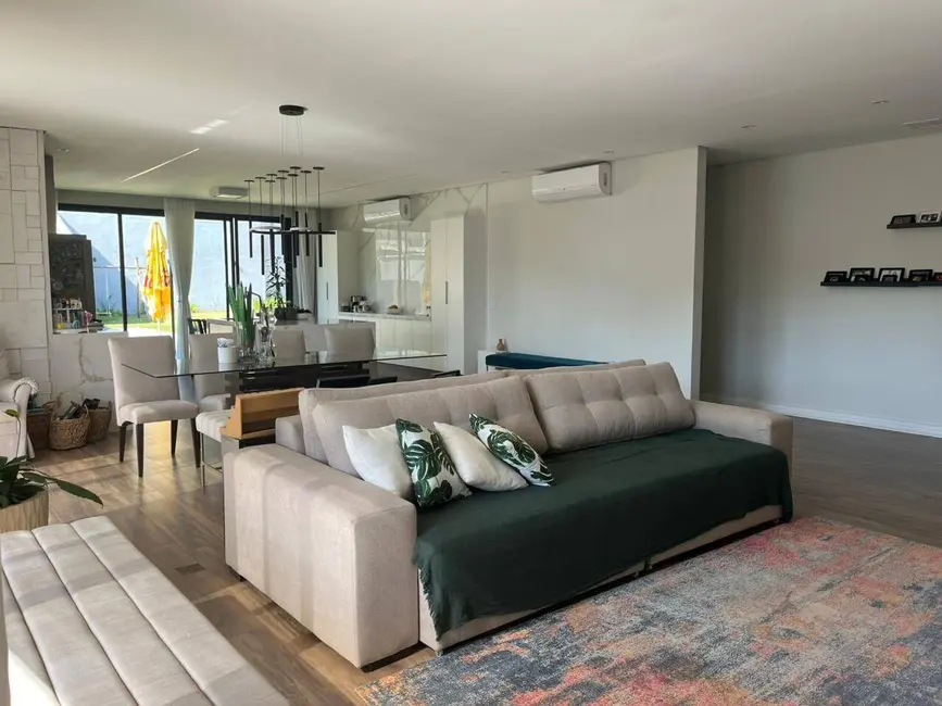 Foto 3 de Chácara com 4 quartos à venda, 250m2 em Estância Santa Maria do Portão, Atibaia - SP