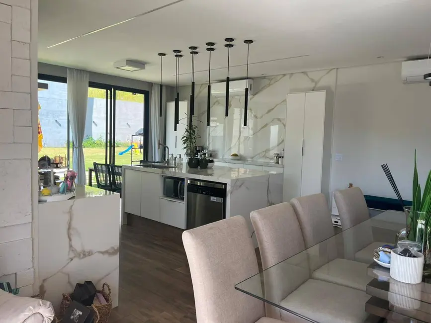 Foto 2 de Chácara com 4 quartos à venda, 250m2 em Estância Santa Maria do Portão, Atibaia - SP